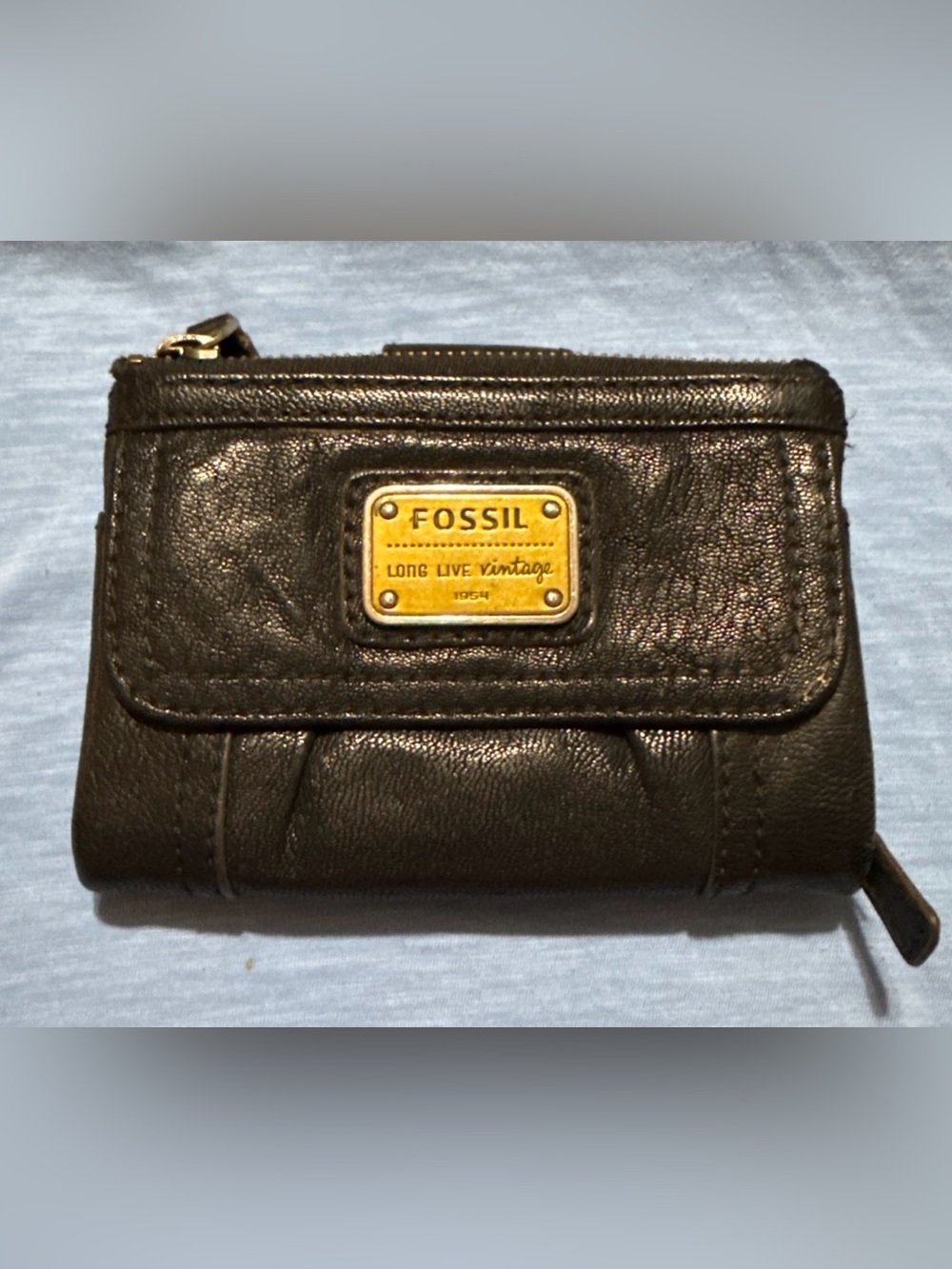 Fossil Black Leather Compact Wallet with Gold Logo Plate